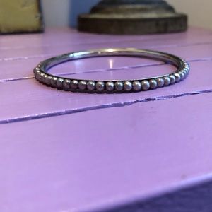 Single gray and silver beaded bangle!